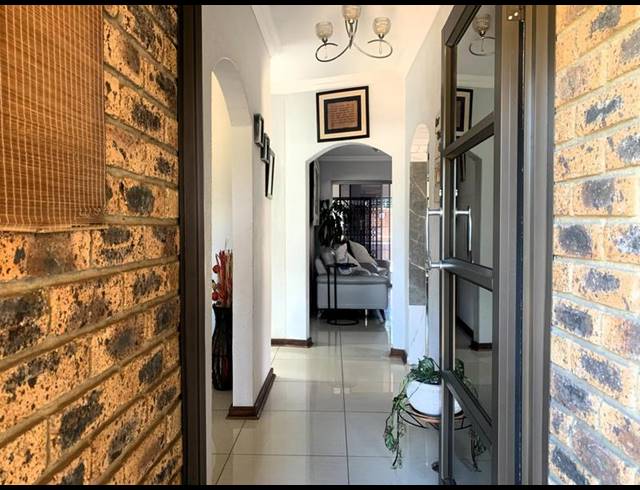 4 BEDROOM HOUSE FOR SALE IN SUNWARD PARK